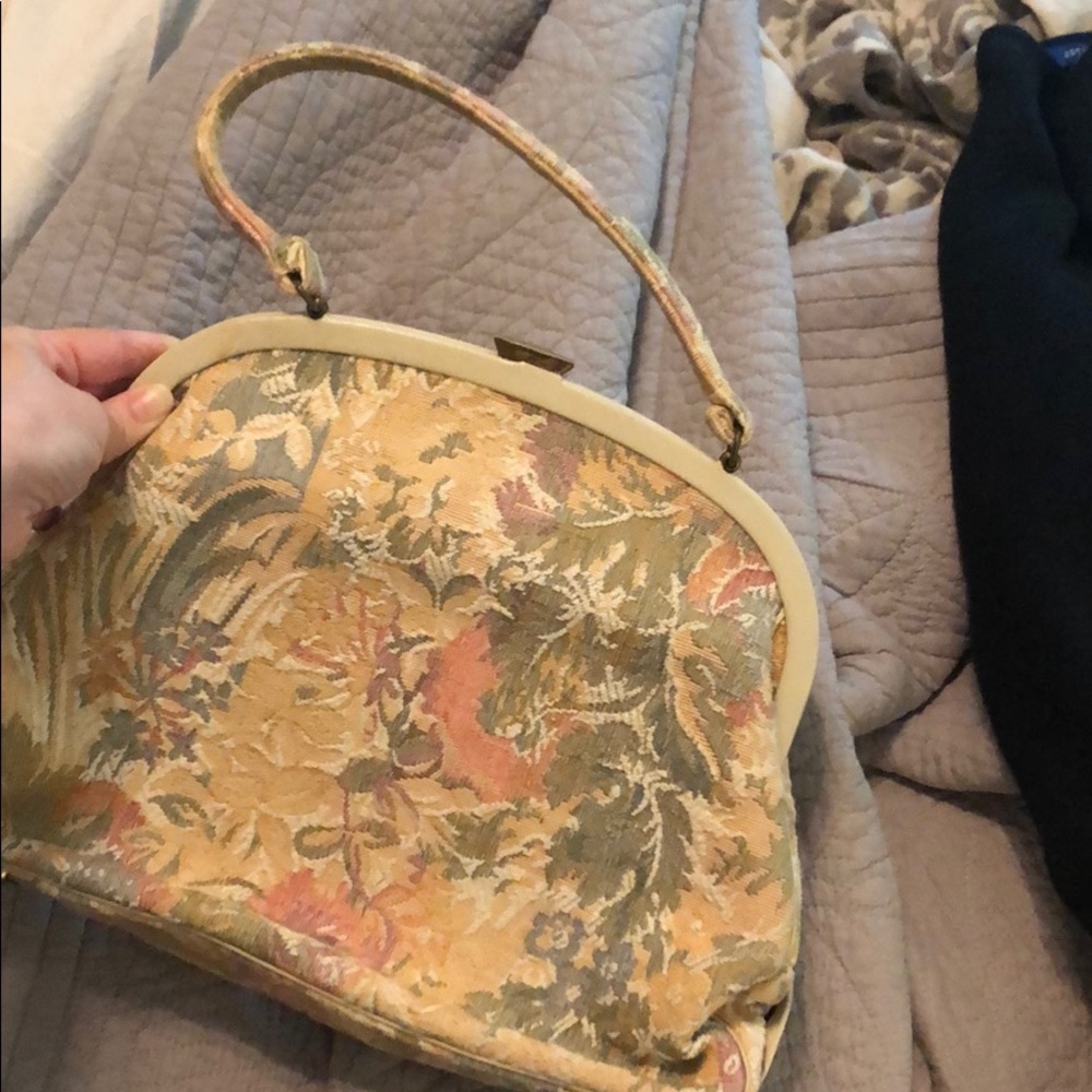 Vintage clap purse floral